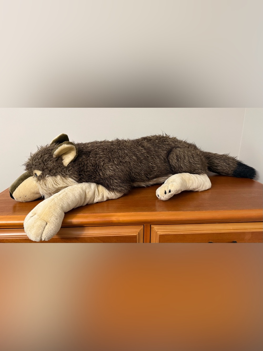 Wild Republic Jumbo Mommy Wolf > 36” Inches